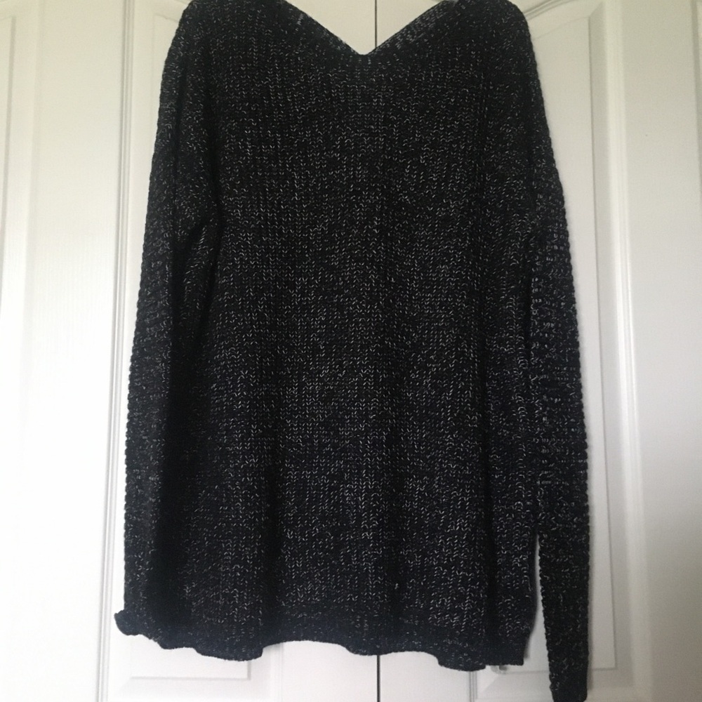 Forever 21 Black and White Knit Sweater